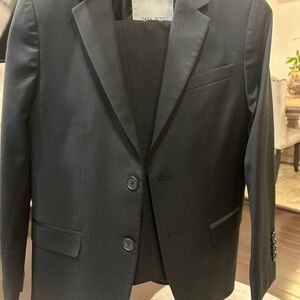 Boys Zara suit size 7
Worn 1x
Excellent condition